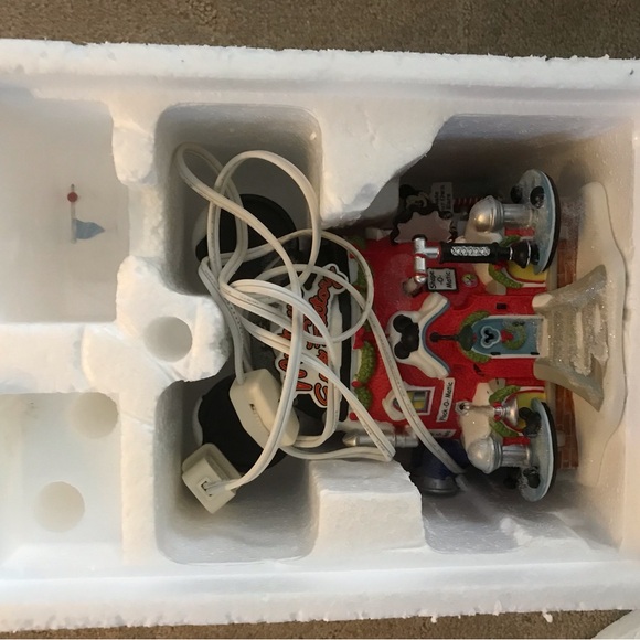 Department 56 DISNEY Mickeys Ears Factory North Pole Christmas Village 4020206 - Picture 4 of 5